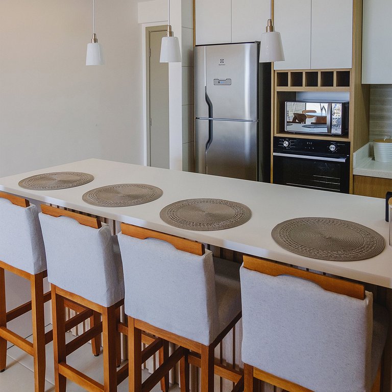 Apê Novo 2/4 | Beira-mar | Piscina | 2 Garagens