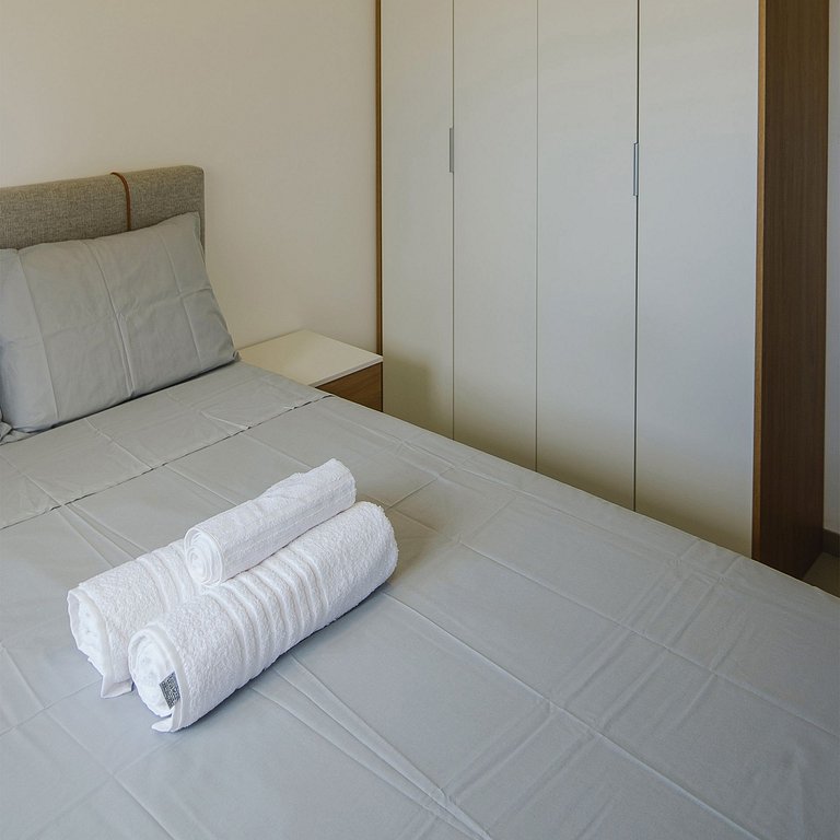 Apê Novo 2/4 | Beira-mar | Piscina | 2 Garagens